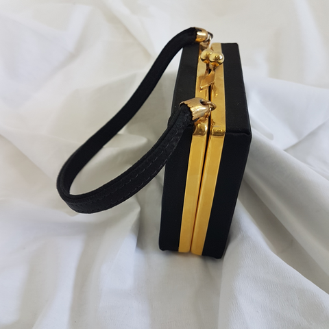 Minaudière noire en métal doré