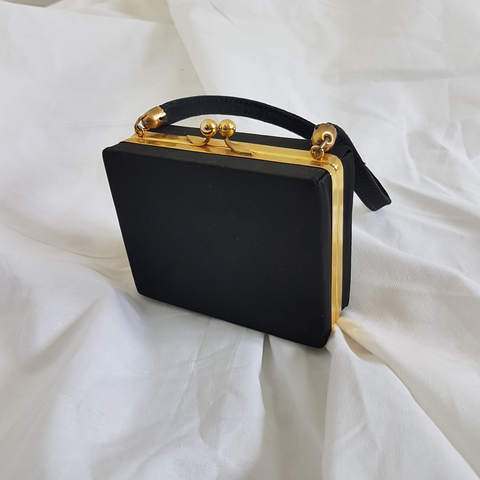 Minaudière noire en métal doré